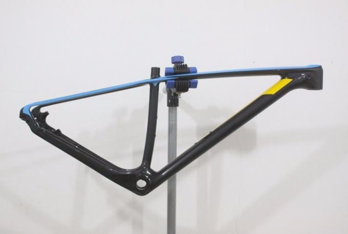 Cadre de vélo de montagne au carbone 29er en fibre de carbone T800 12 mm à travers l'essieu BB30 2