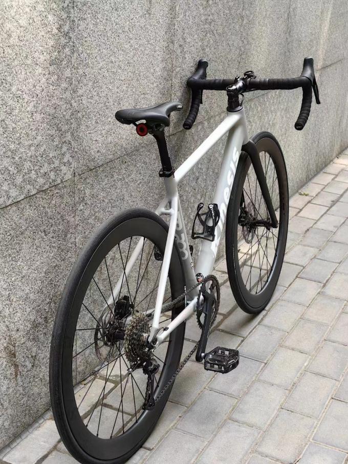 Disque de freinage 700x32c Cadre de vélo de route en aluminium avec monture plate et routage interne du câble 13